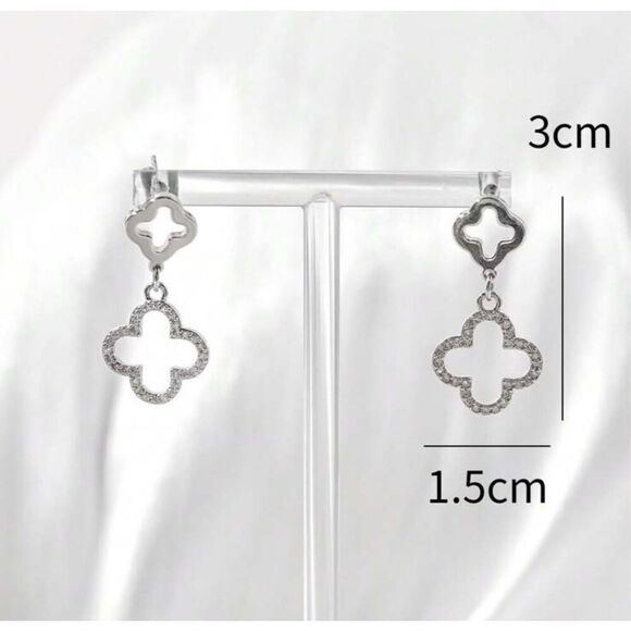 4 Leaf Clover Earrings - Picture 4 of 9